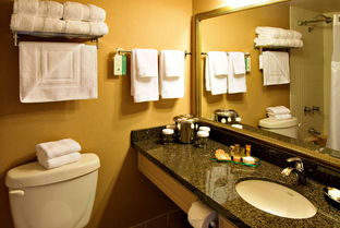 best western plus sands davie street,Location and Accessibility