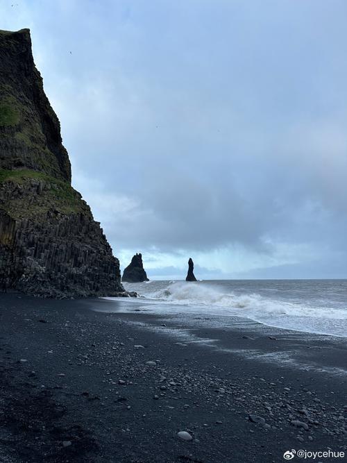 beaches with black sand,Beaches with Black Sand: A Unique and Enchanting Experience