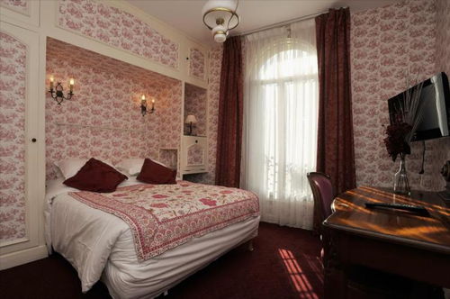 hotel george sand,Location and Accessibility